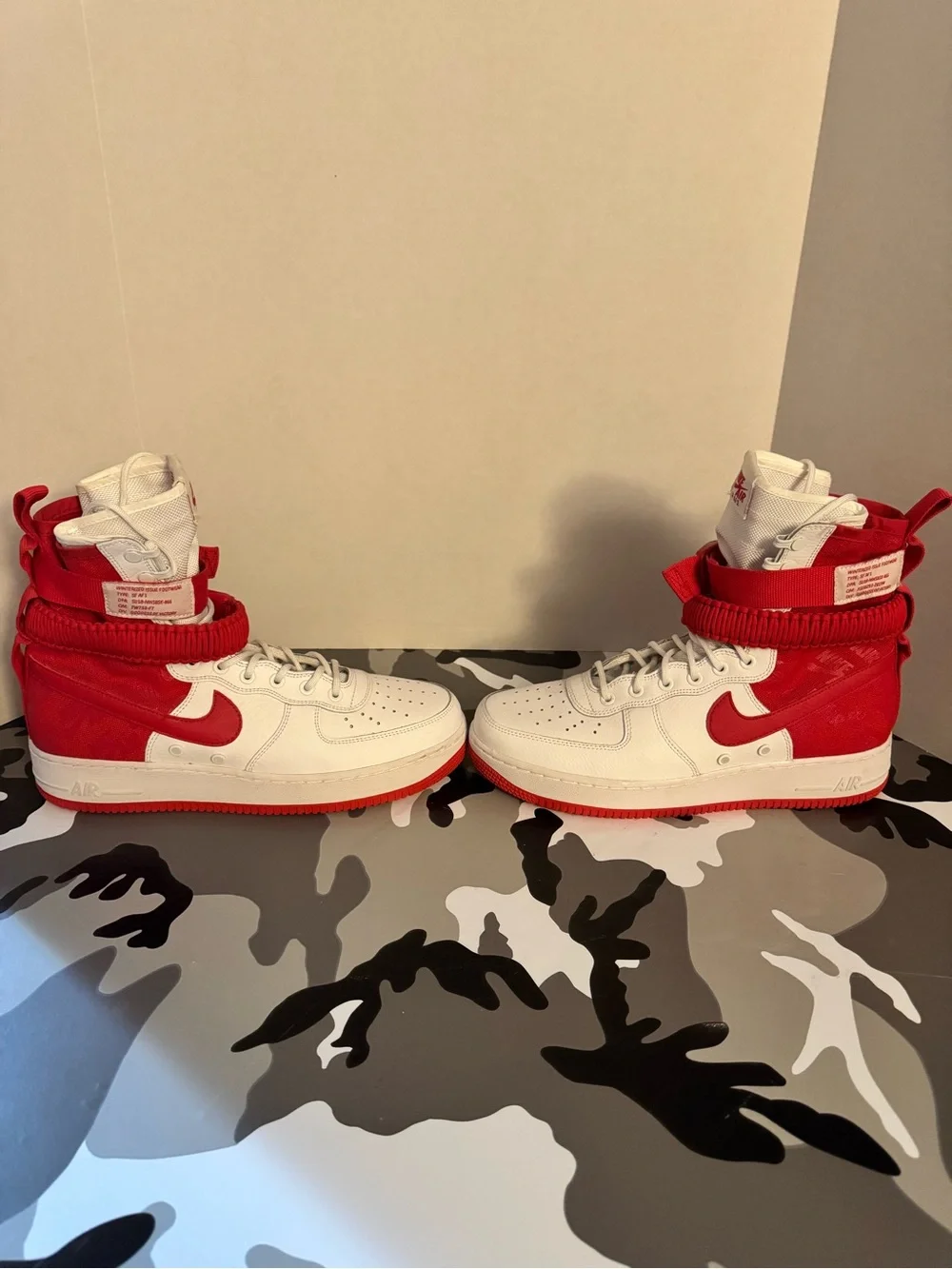 Men's High-Top Sneakers in White and Red with Ankle Strap high top Air Force One